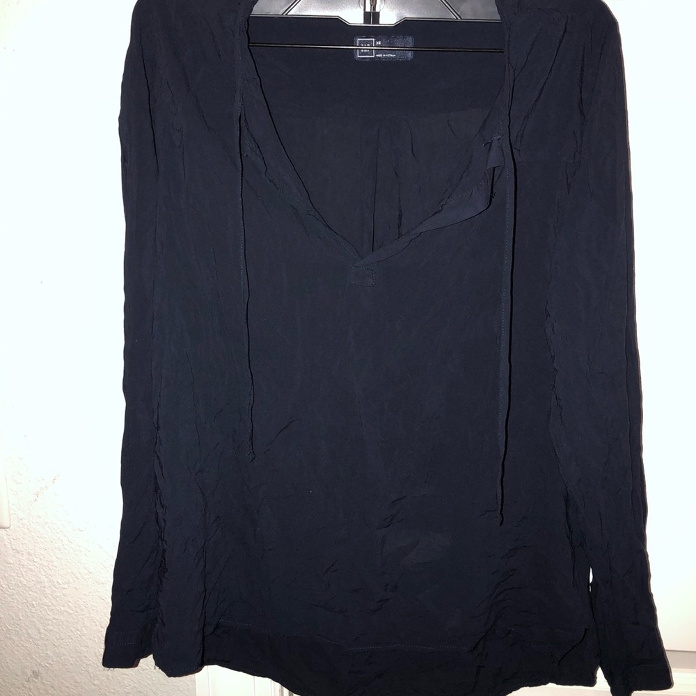 GAP silky tie front top!
